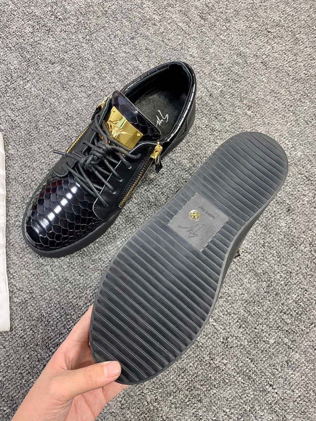 Giuseppe Zanotti Black Gold-Zip Low-Top Sneakers — detail