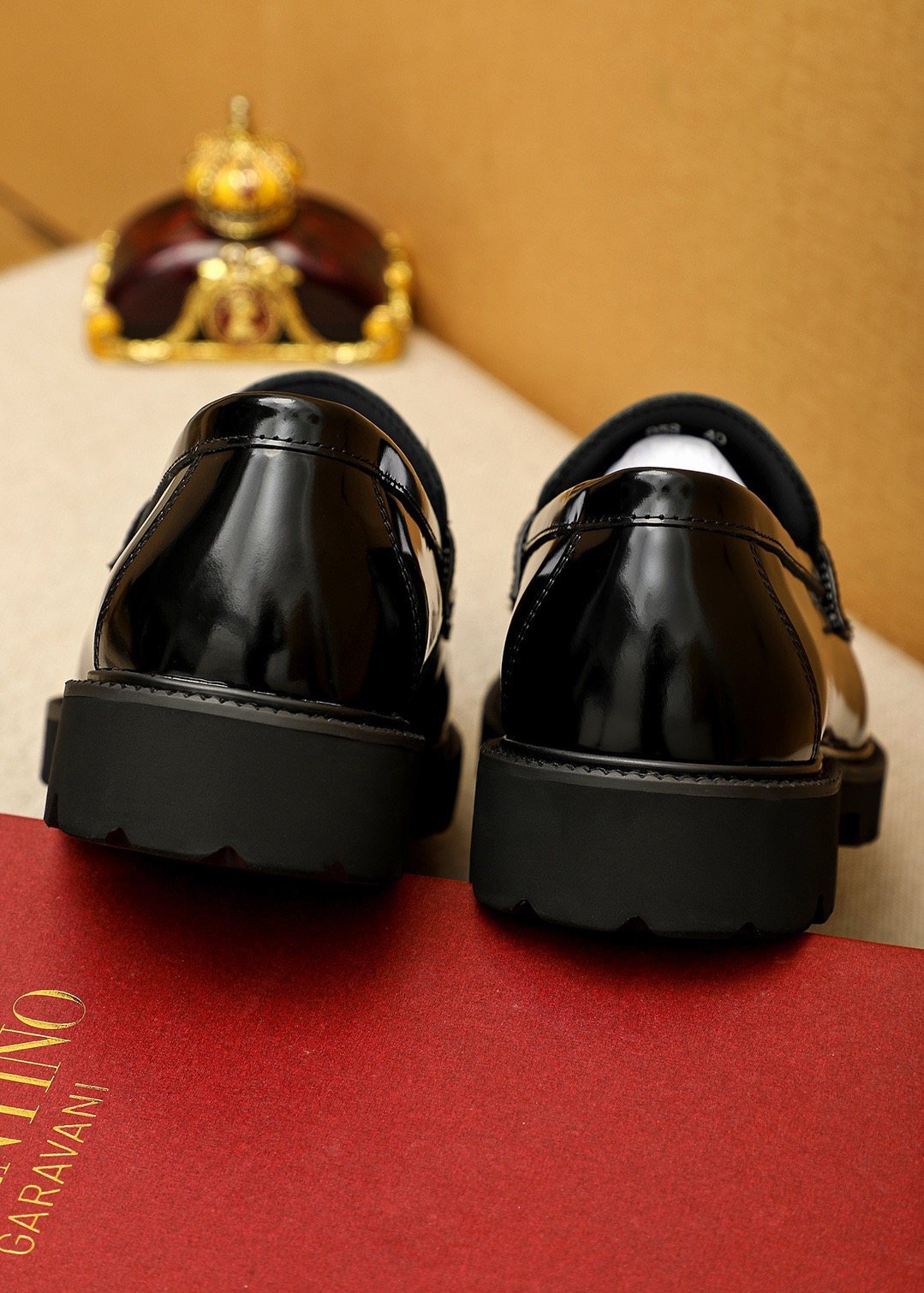 微商相册测试鞋子-Valentino Black Buckle Lug Sole Loafers — back