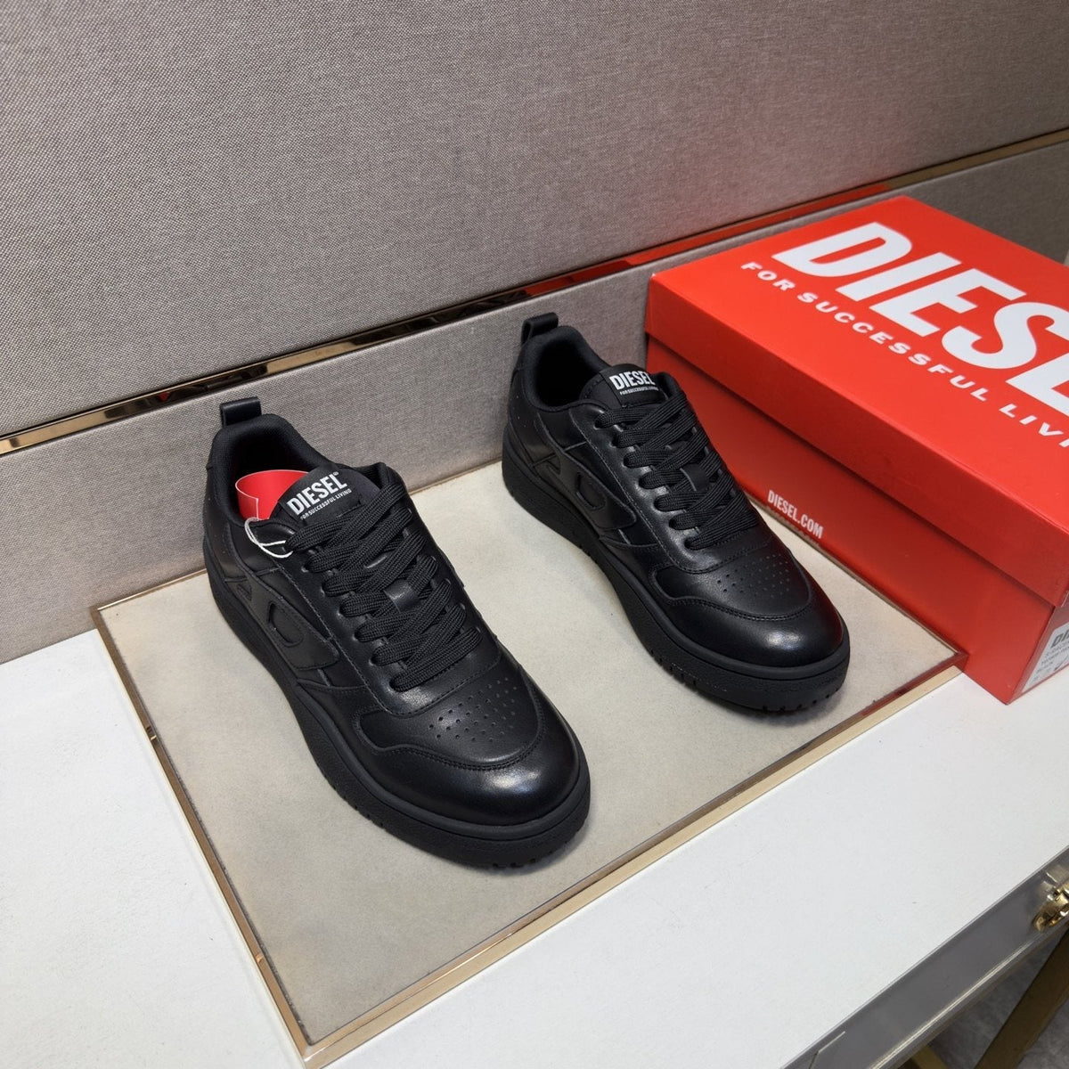 Diesel Panel Low-Top Sneakers — front