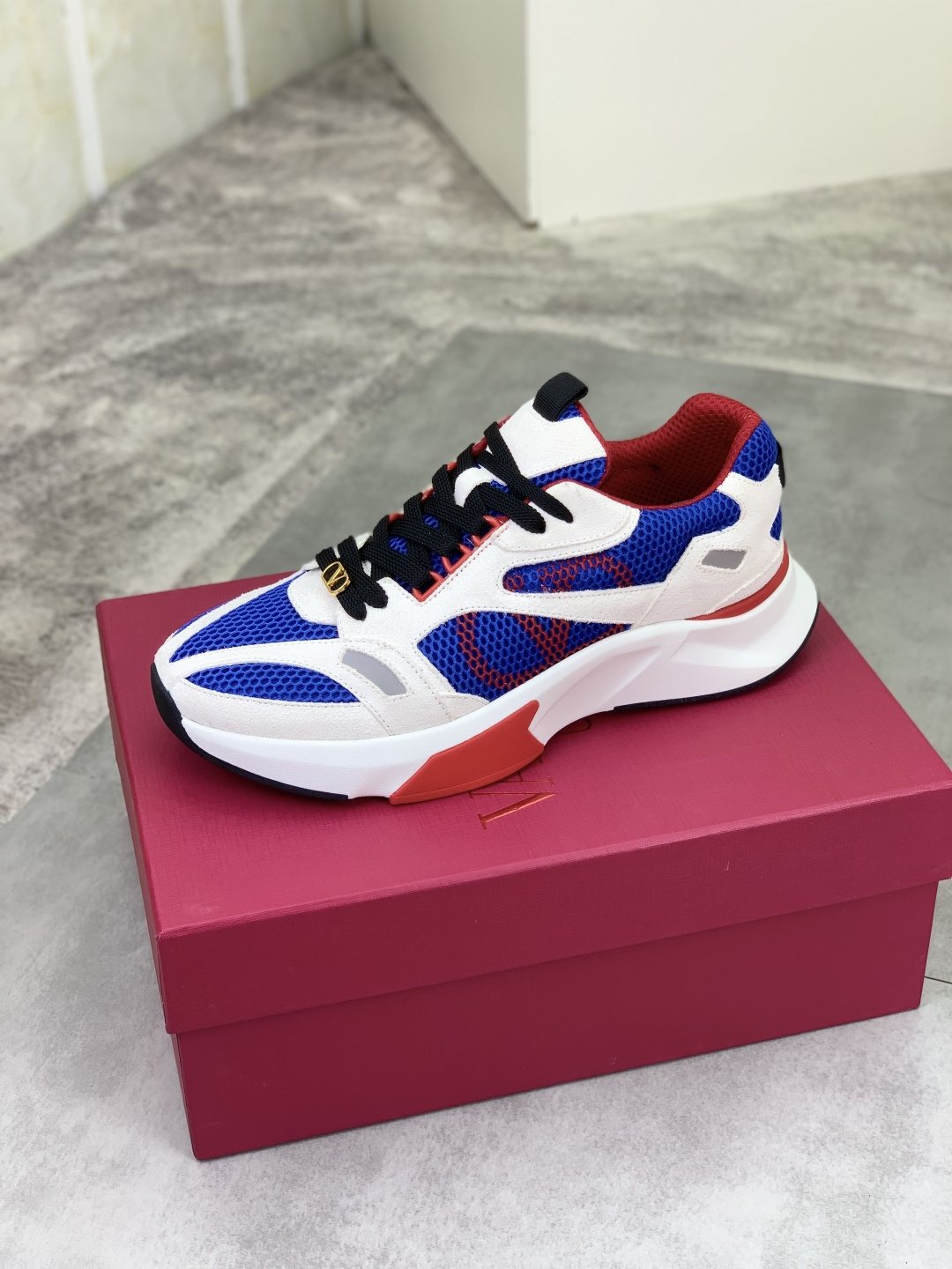 微商相册测试鞋子-Valentino VLogo Mesh Low-Top Sneakers — side