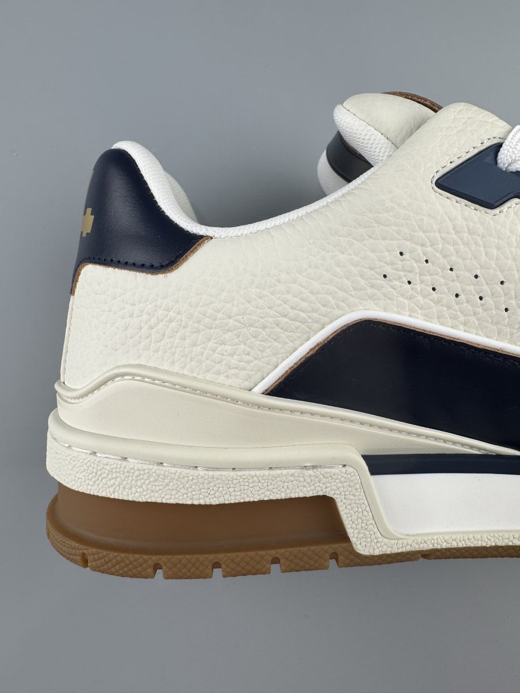 Louis Vuitton White & Navy Low-Top Sneakers — detail