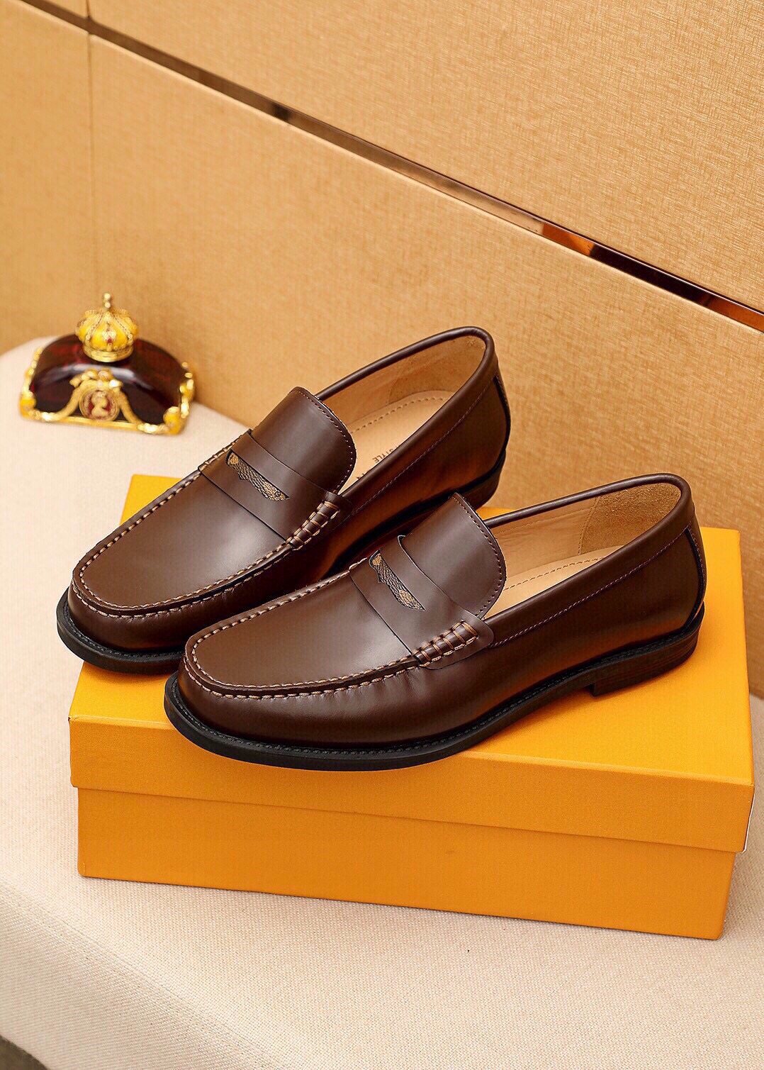 微商相册测试鞋子-Louis Vuitton Penny Loafers — front